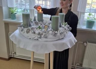 Zapálenie 1. adventnej sviečky huslistkou p. Anetou Lednickou