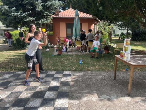  Deti z obce Zavar, PSS a zamestnanci DSS Zavar na I. turnuse tábora pre deti. Deň plný aktivít v DSS Zavar. 