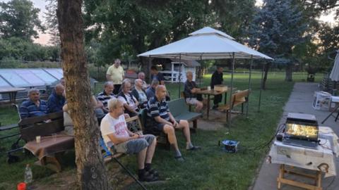 Klienti DSS Zavar nachystaní na večerné kino.