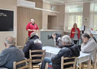 Starosta obce Zavar Bc. Lukáš Sochor na edukatívnej prednáške v DSS Zavar. 
