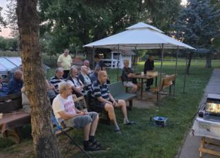 Klienti DSS Zavar nachystaní na večerné kino.